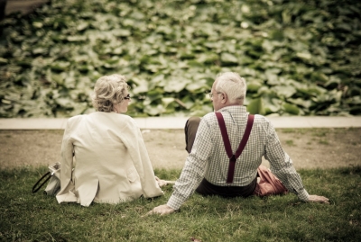 Old couple water plants Paris - by Yanidel