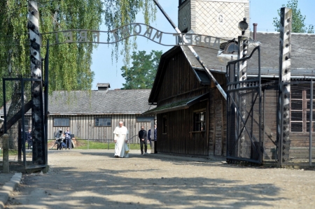 wizyta-papiea-w-obozie-auschwitz-birkenau_28007853074_o